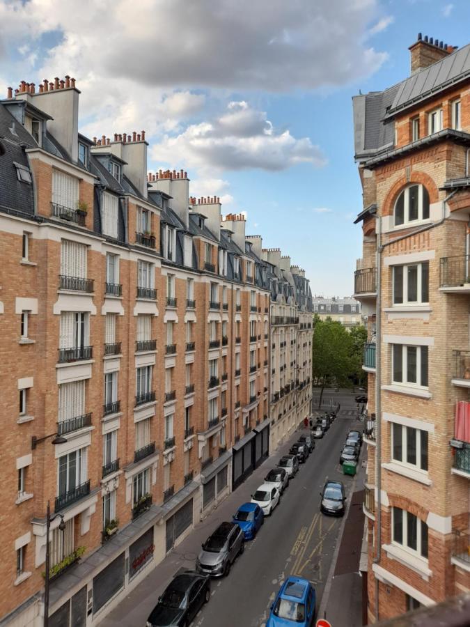 Homestay Un Typique Parisien / A Typical Parisian *