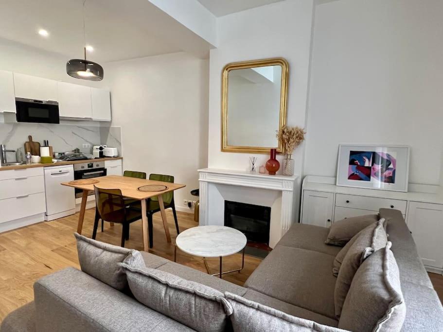 Cozy In Center Apartment Paris