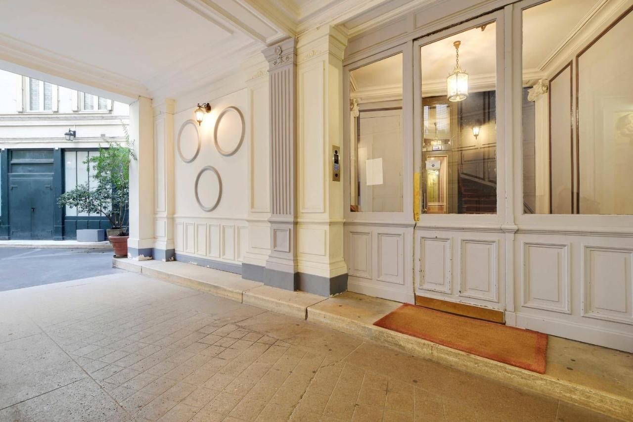 Apartment Beautiful Place 1br3p Marais Republique Paris