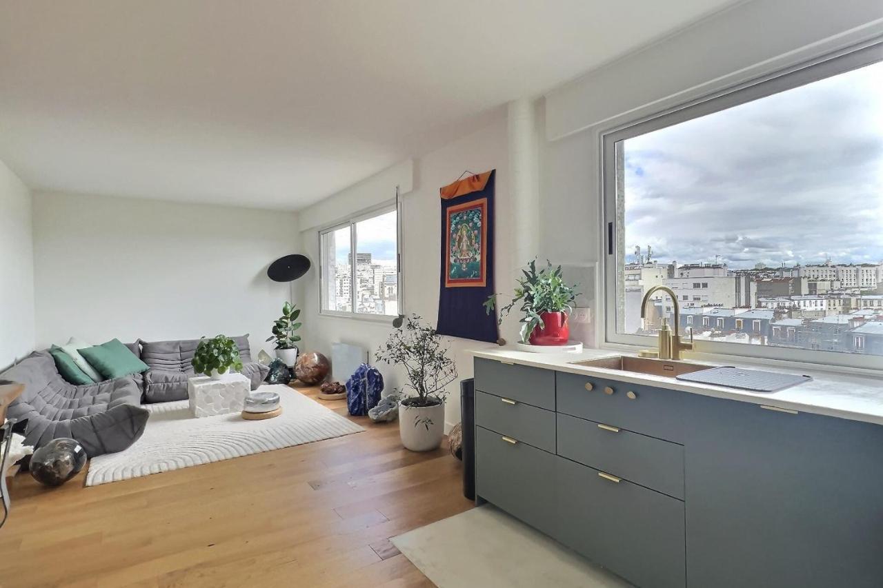 Bright Cocoon With Incredible Views Over Paris