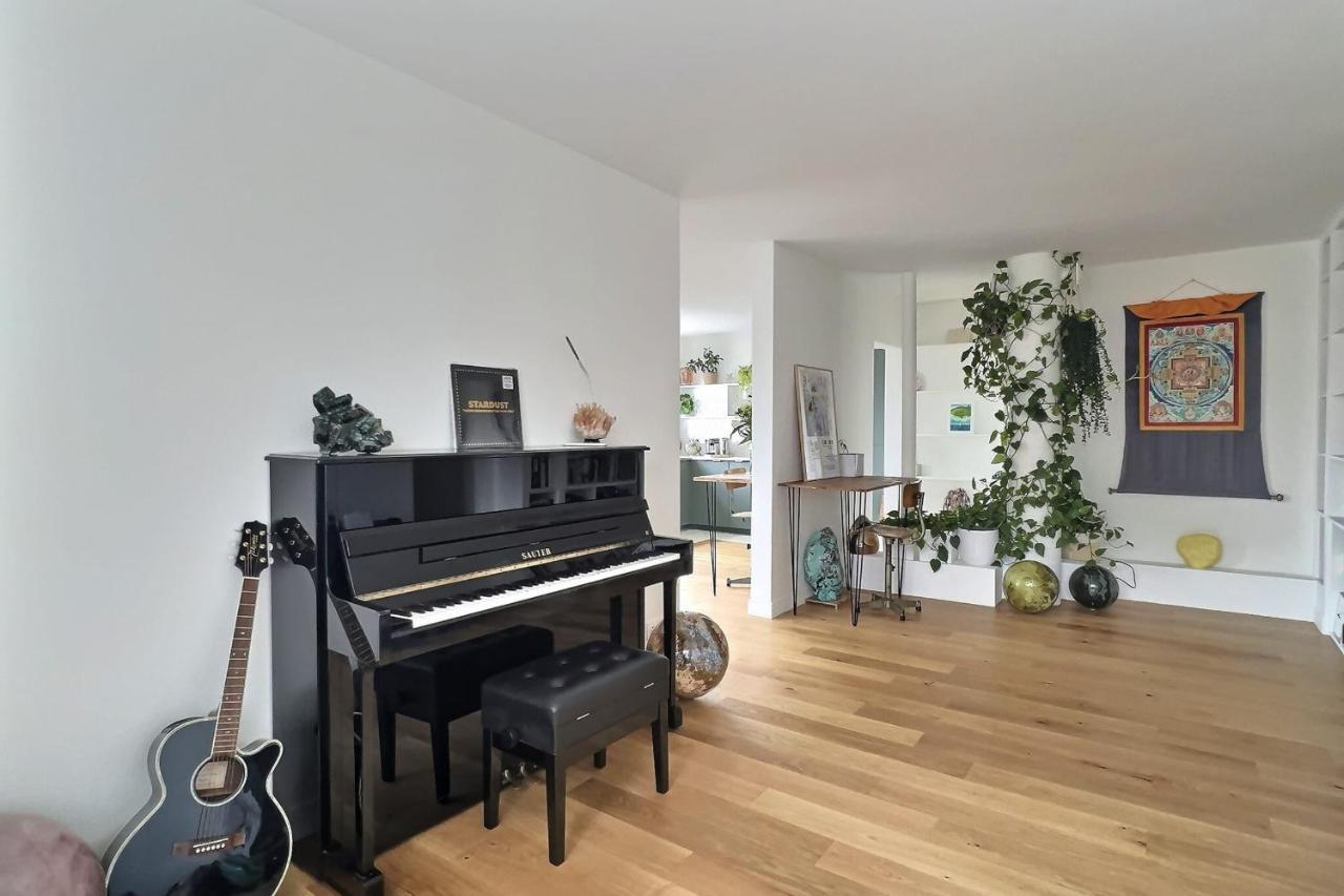 Bright Cocoon With Incredible Views Over Paris