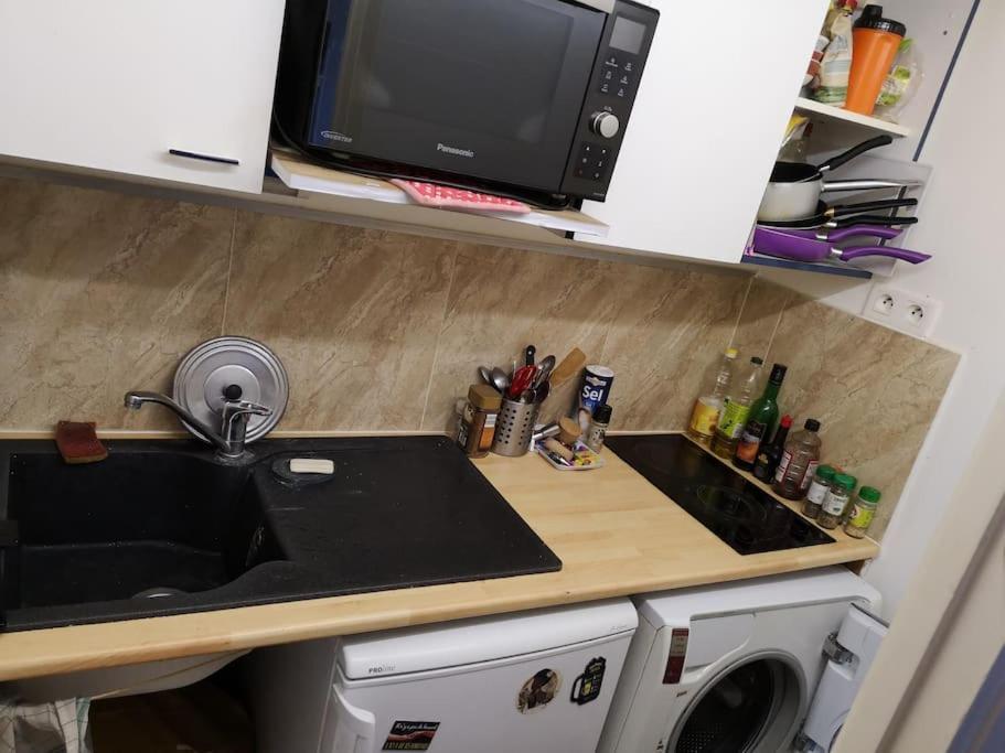 Apartamento Studio Avec Terrasse Agreable, Metro Paris20 Paris