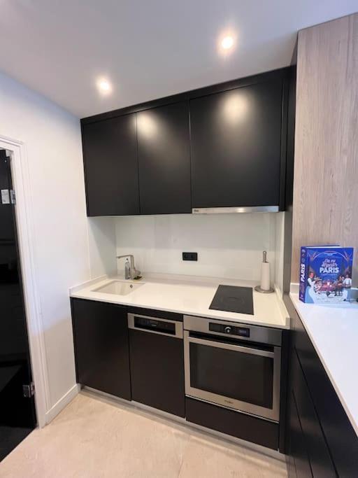Studio Champs Elysees Apartment *