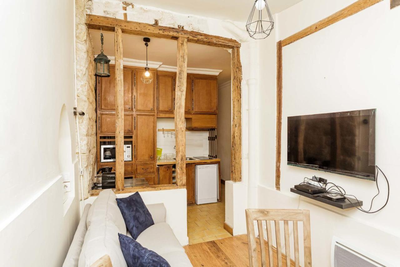 Charming With Terrace In The Heart Of The 17th