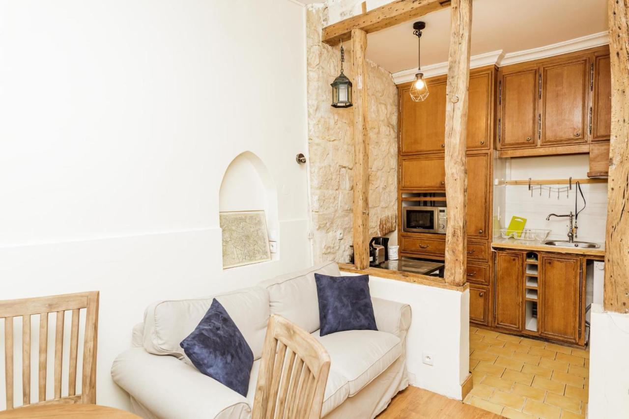 Charming With Terrace In The Heart Of The 17th Paris
