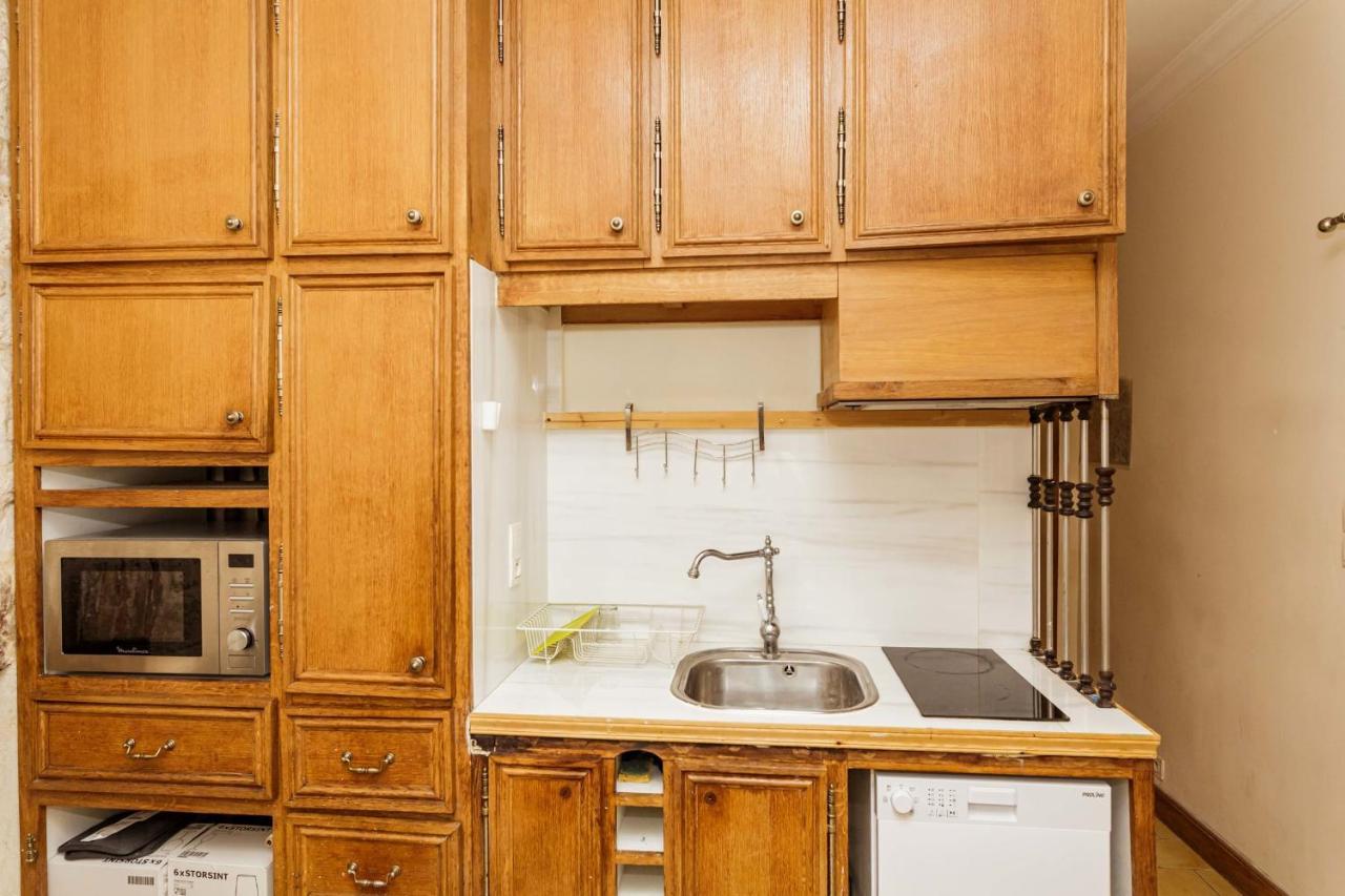 Charming With Terrace In The Heart Of The 17th Paris