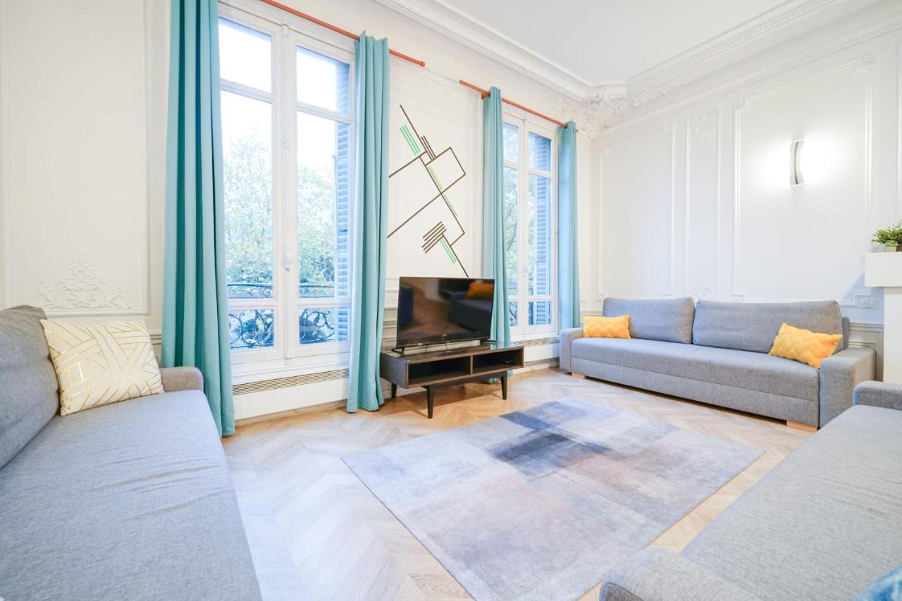 Typical Next To Bastille - Gare De Lyon * Paris