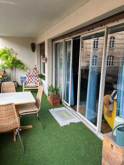 Grand Avec Balcon Et Parking Gratuit Sur Place Apartment Paris