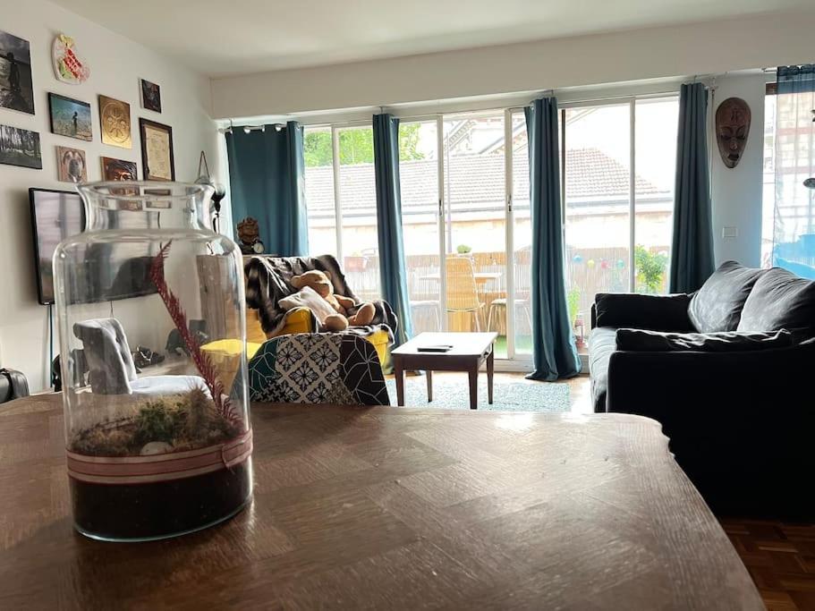 Apartment Grand Avec Balcon Et Parking Gratuit Sur Place Paris