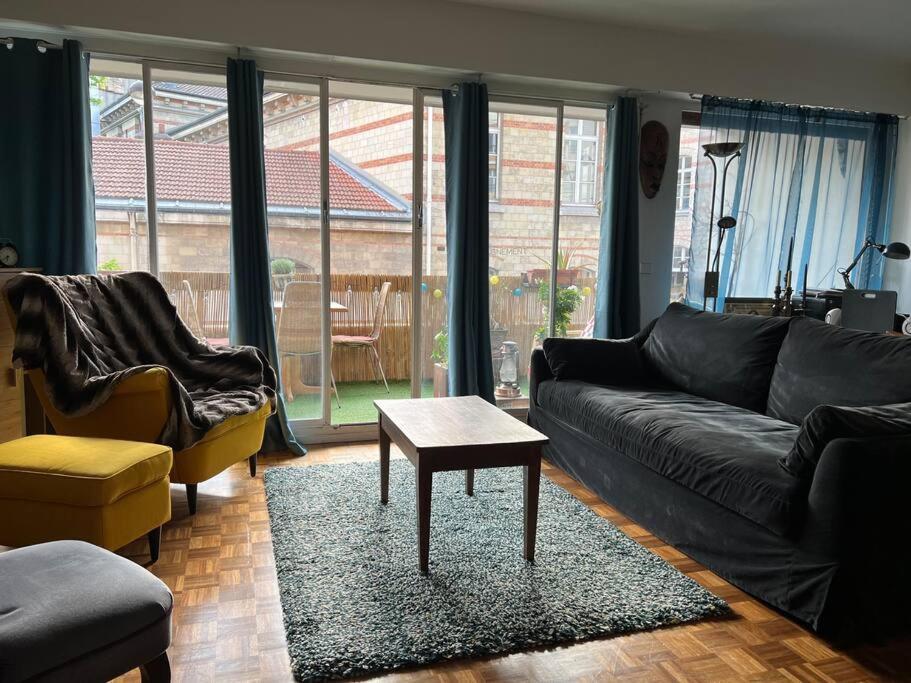 Grand Avec Balcon Et Parking Gratuit Sur Place Apartment *