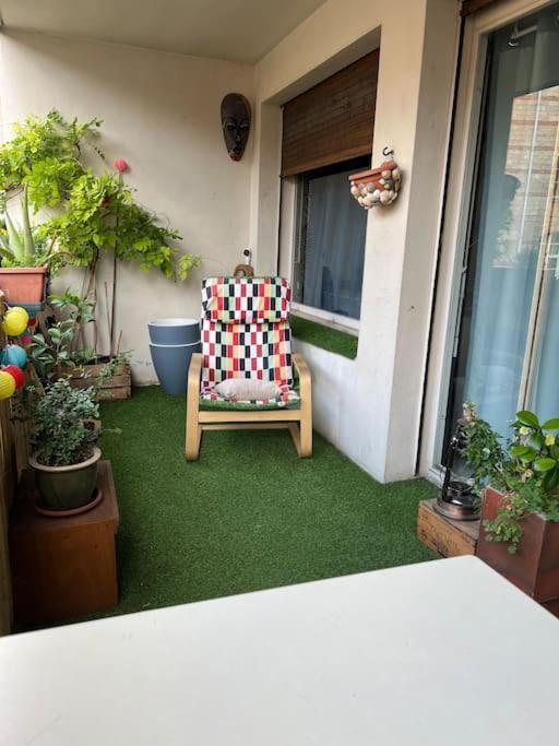 Grand Avec Balcon Et Parking Gratuit Sur Place Apartment Paris