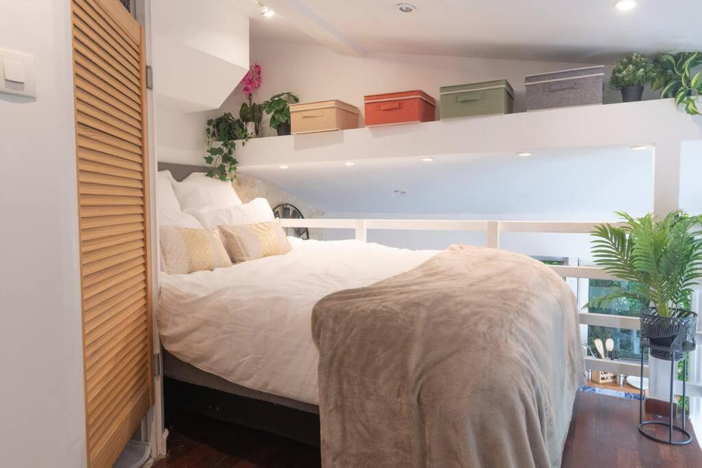 Duplex Parisien En Face Metro13 Apartment Paris