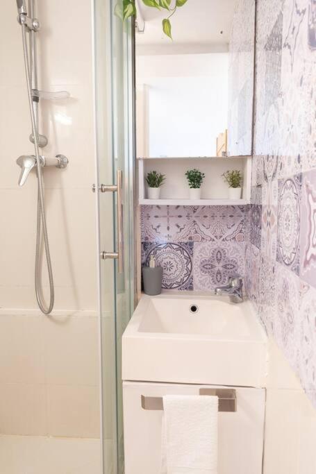 Apartment Duplex Parisien En Face Metro13