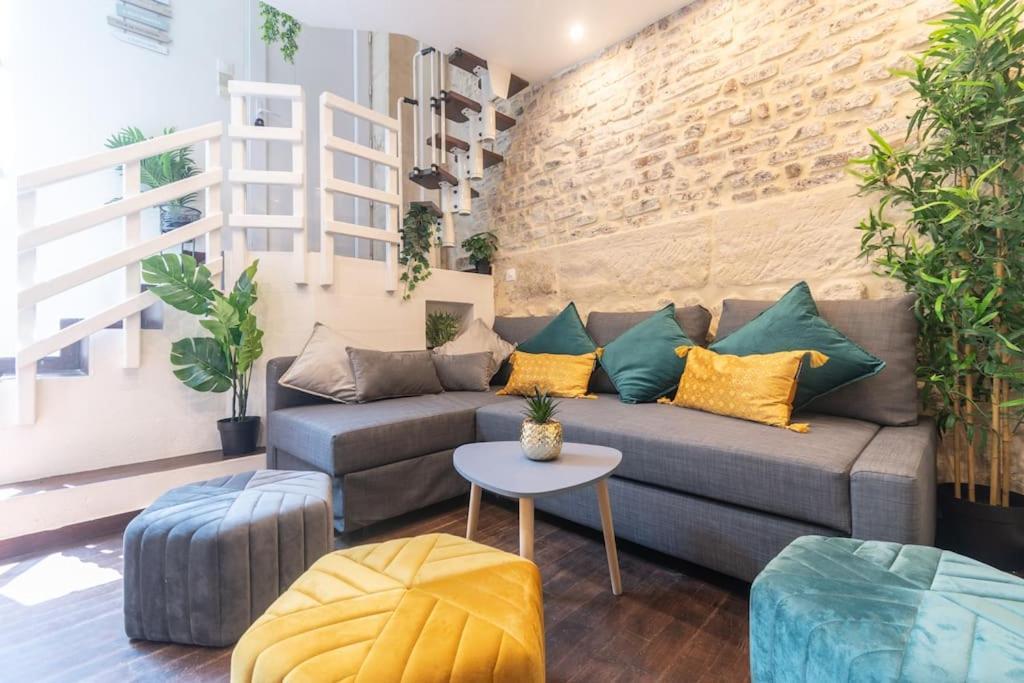 Duplex Parisien En Face Metro13 Apartment *