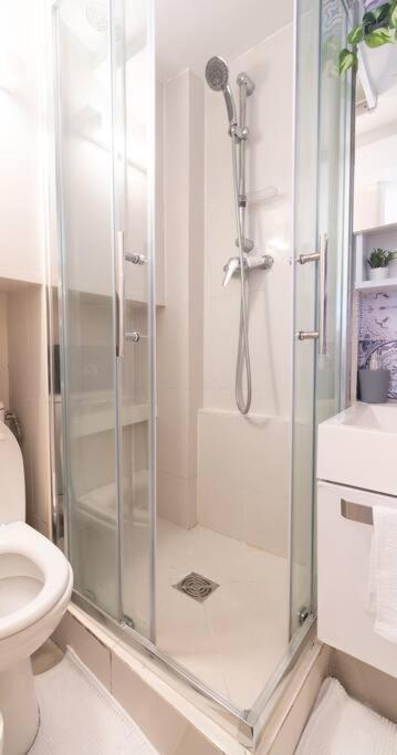 Apartment Duplex Parisien En Face Metro13 Paris