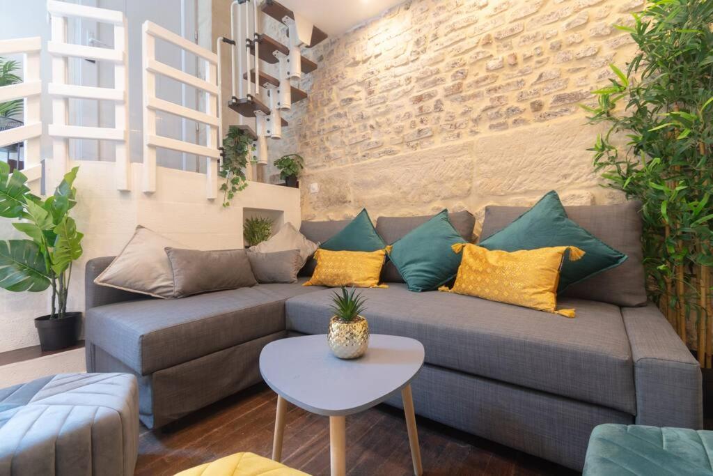 Duplex Parisien En Face Metro13 *