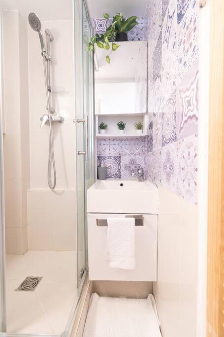 Apartment Duplex Parisien En Face Metro13 Paris