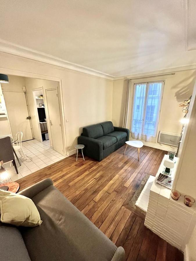 Charming Voltaire Apartment *
