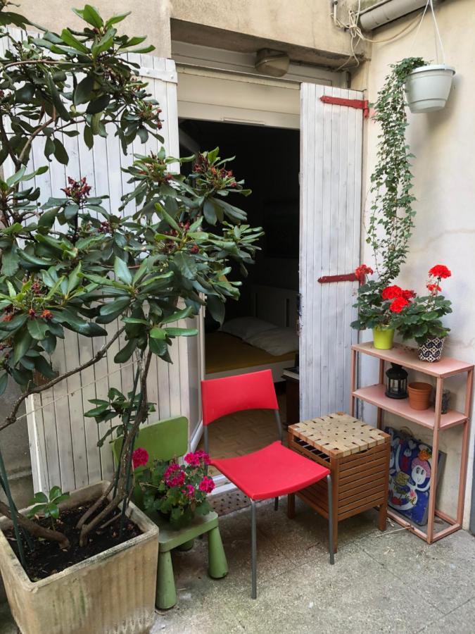 Guesthouse Familial Pour 2,3,4 Personnes De 44M2- Accessible Handic -Rez De Chaussee-Vues Sur Rue Et Patio Prive - Sejour, Chambre Separee-Cuisine,Salle De Bain,Lit Double Et Canape-Lit 2Pers-Entree De La Rue Berzelius-5 Minutes Du Metro Brochant-Lig *