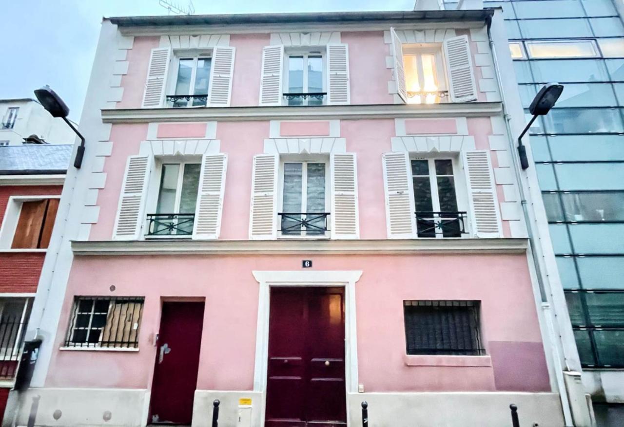 Pink Warm Near Arc De Triomphe *