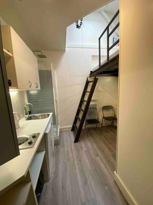 Studio 9m2 Tour Eiffel Invalide Champ De Mars 75015 Apartment Paris