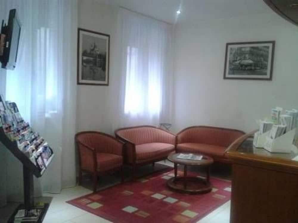 Hotel Hipotel Lilas Gambetta Paris