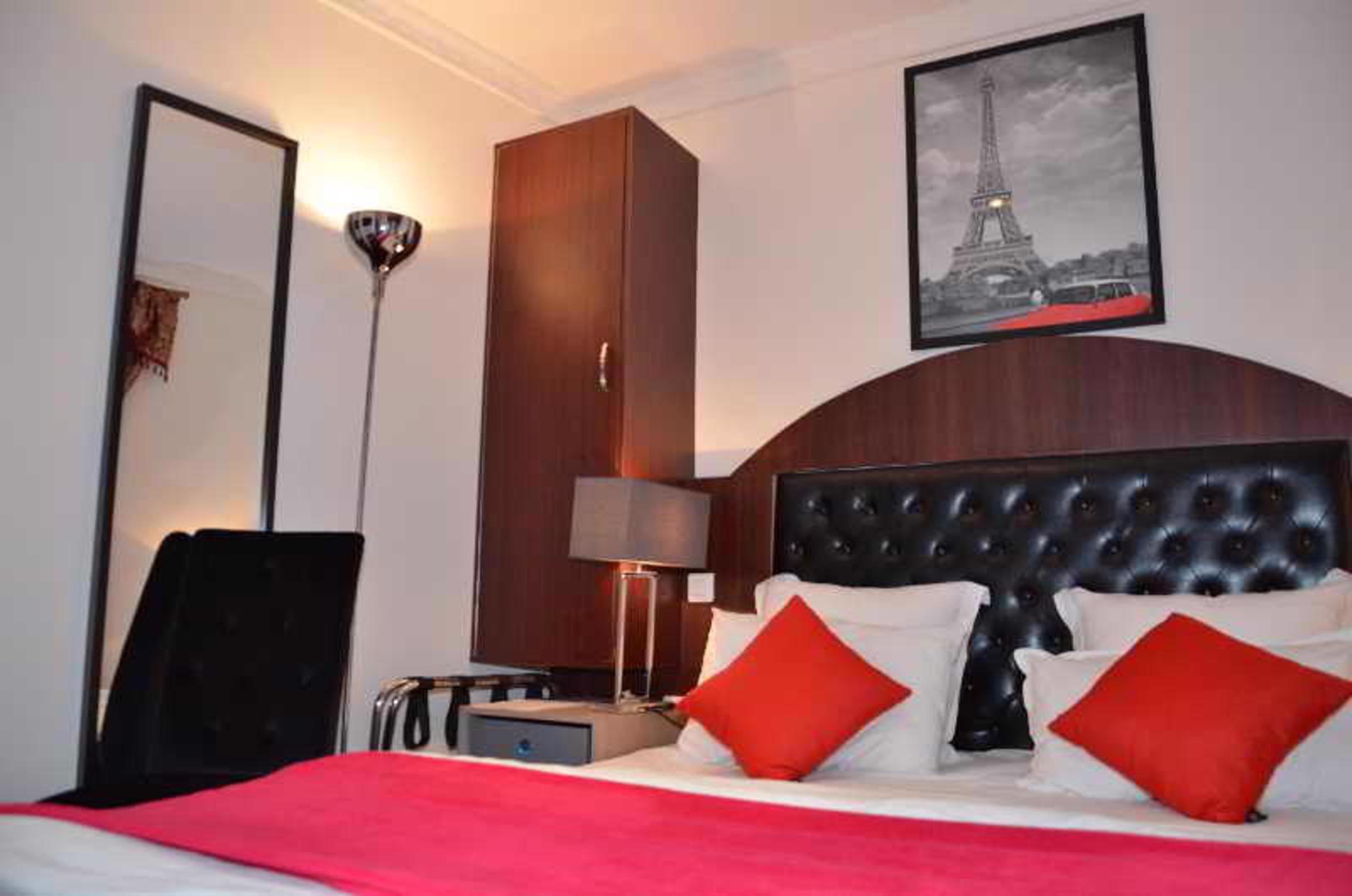 Regina Montmartre Hotel