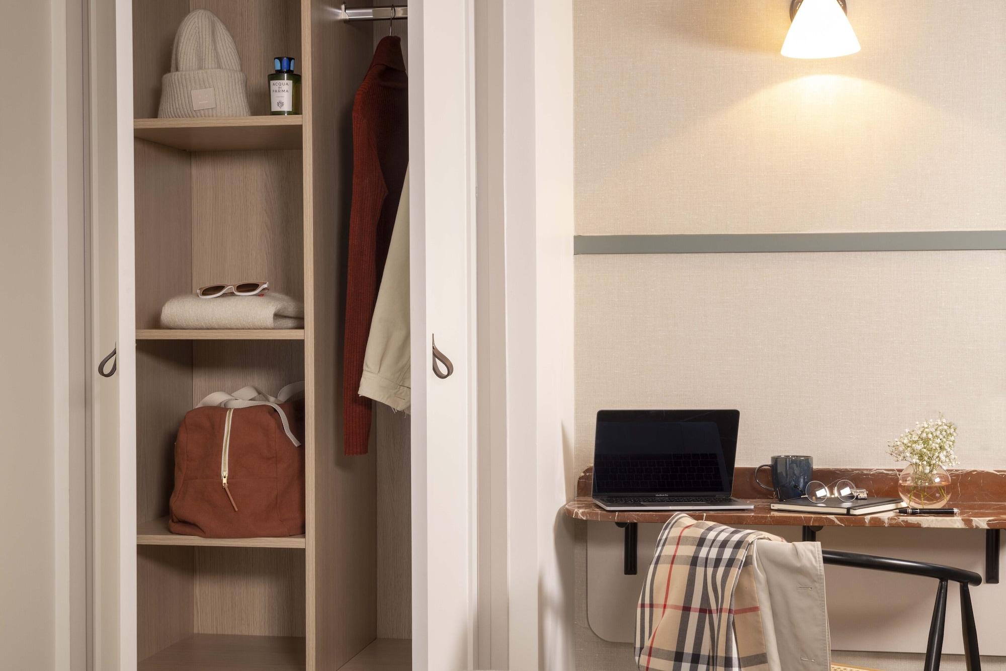 Toujours & Hotel 4*