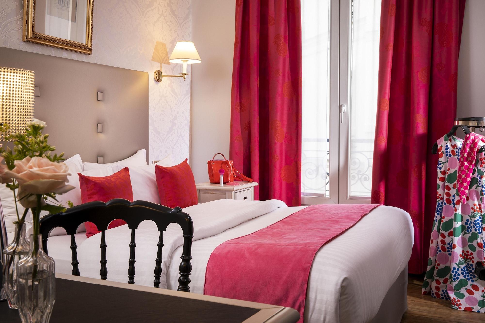 Plaza Elysées Hotel 4*