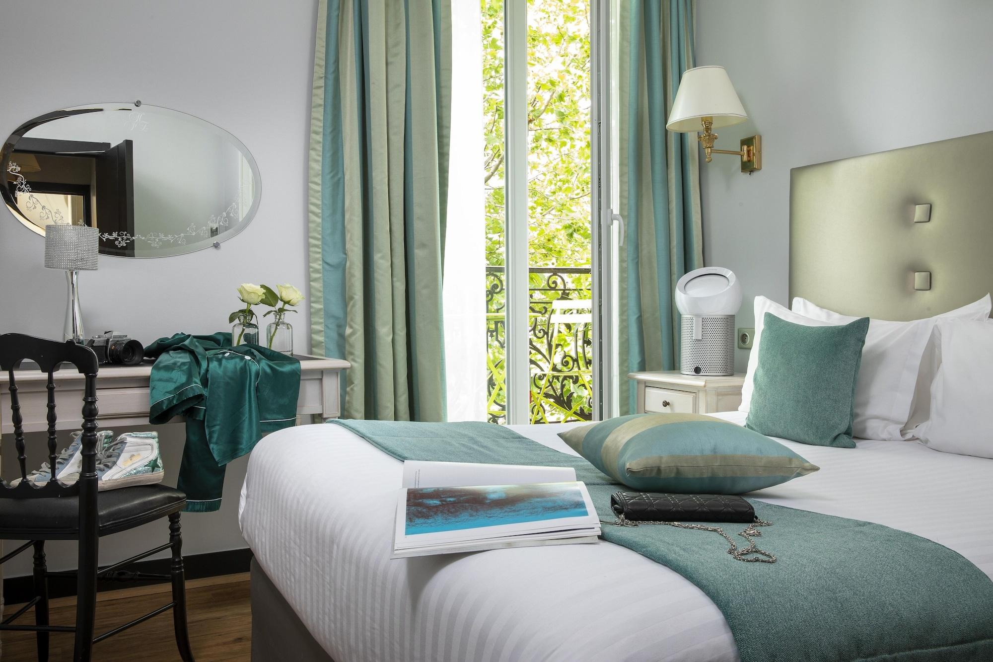 Plaza Elysées Hotel 4*