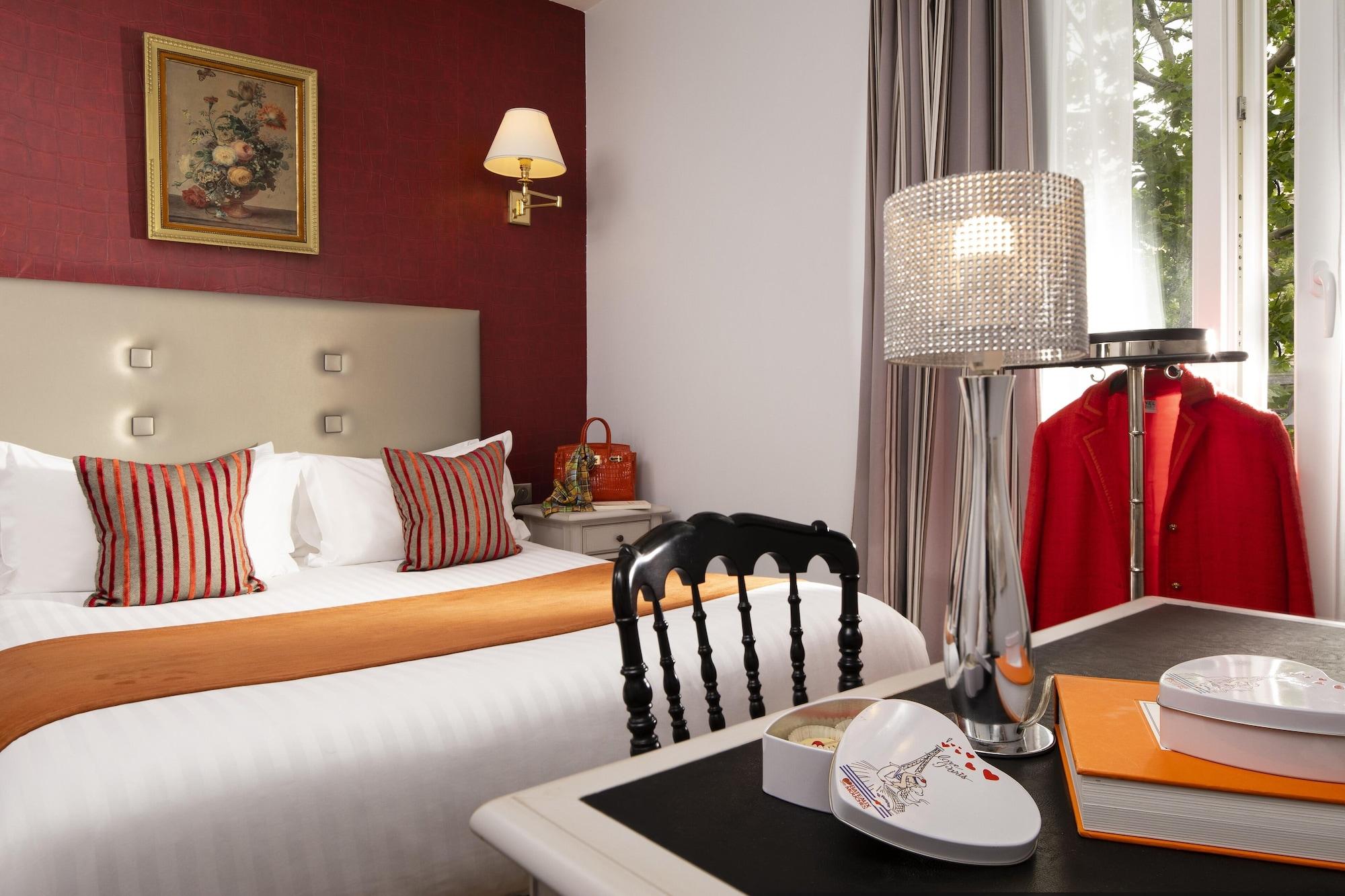 Hotel Plaza Elysées 4*