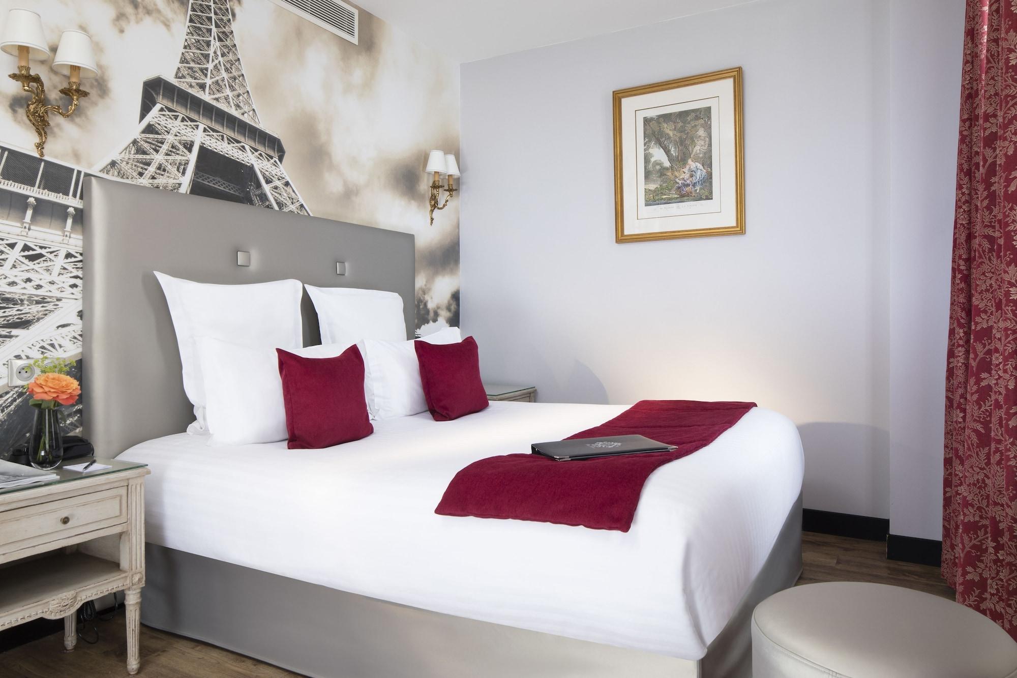 Plaza Elysees 4*