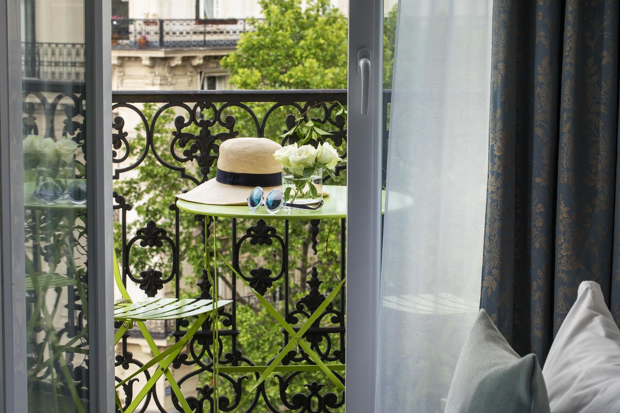 Hotel Plaza Elysées 4*