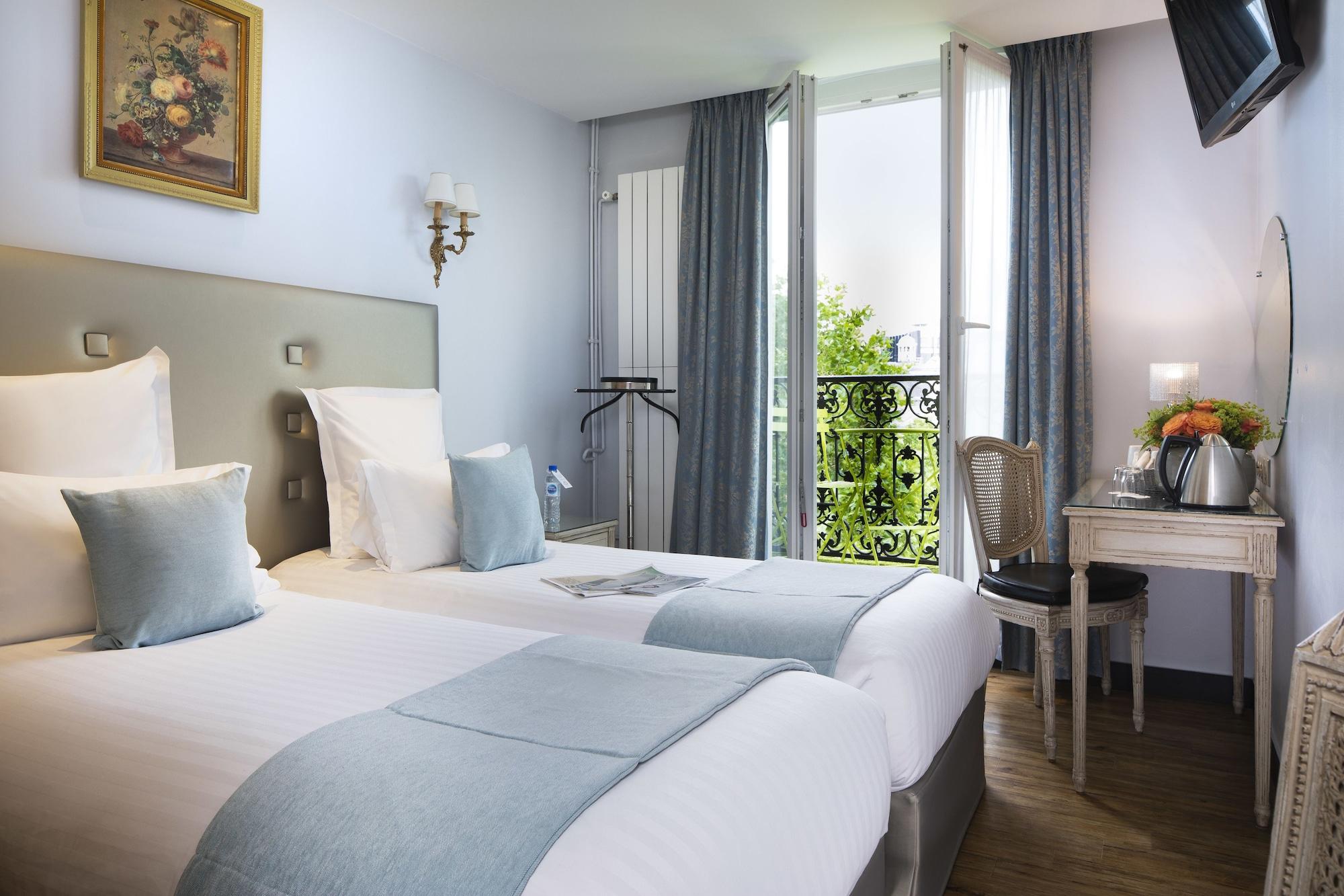 Hotel Plaza Elysées 4*