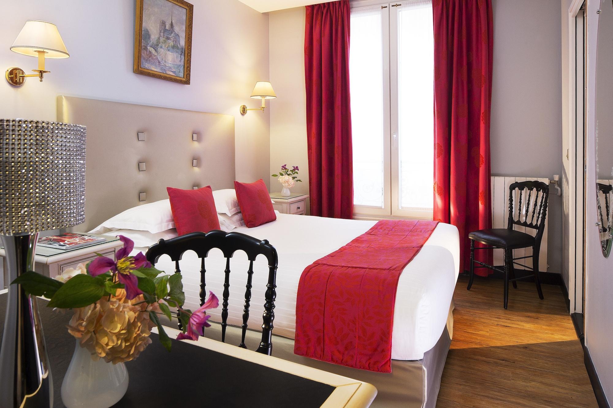 Plaza Elysées Hotel 4*