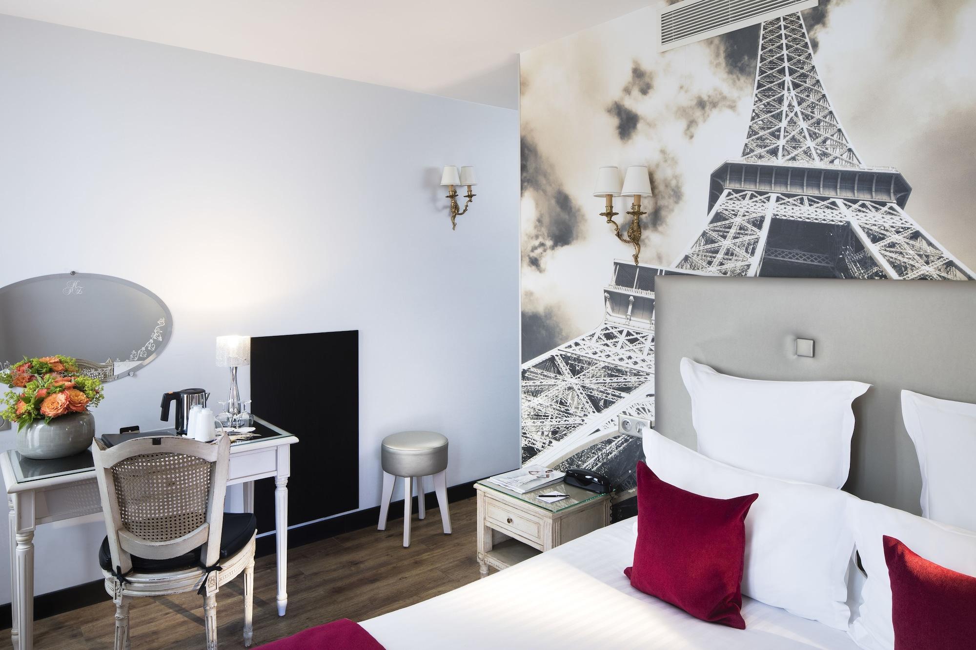 Hotel Plaza Elysées 4*