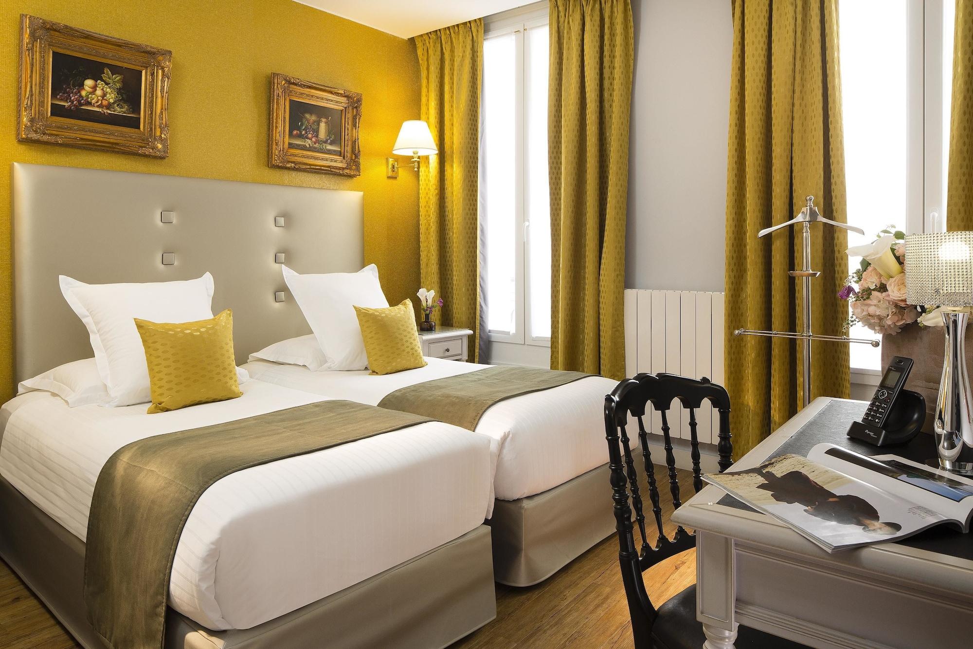 Plaza Elysées 4* Paris