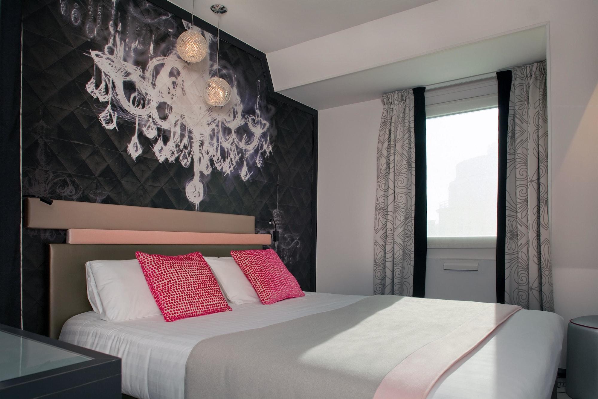 Yllen Eiffel Hotel Paris
