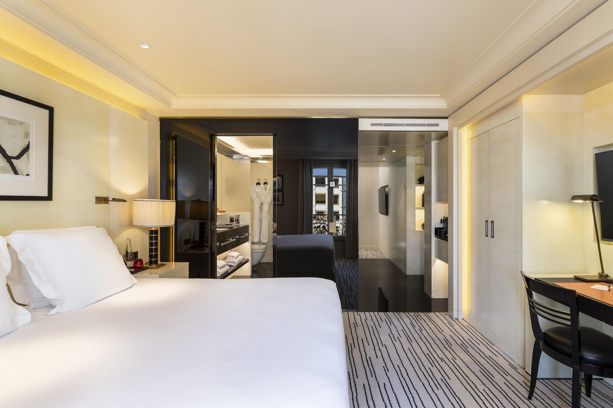 Hotel Montaigne Paris