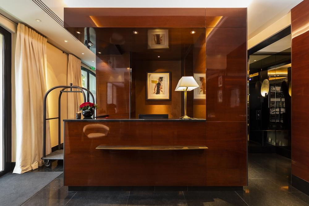 Montaigne Paris