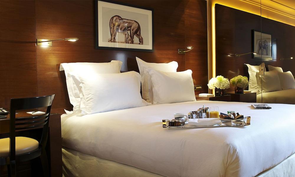 Montaigne 5* Paris
