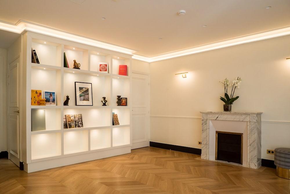 Lena Hotel Paris