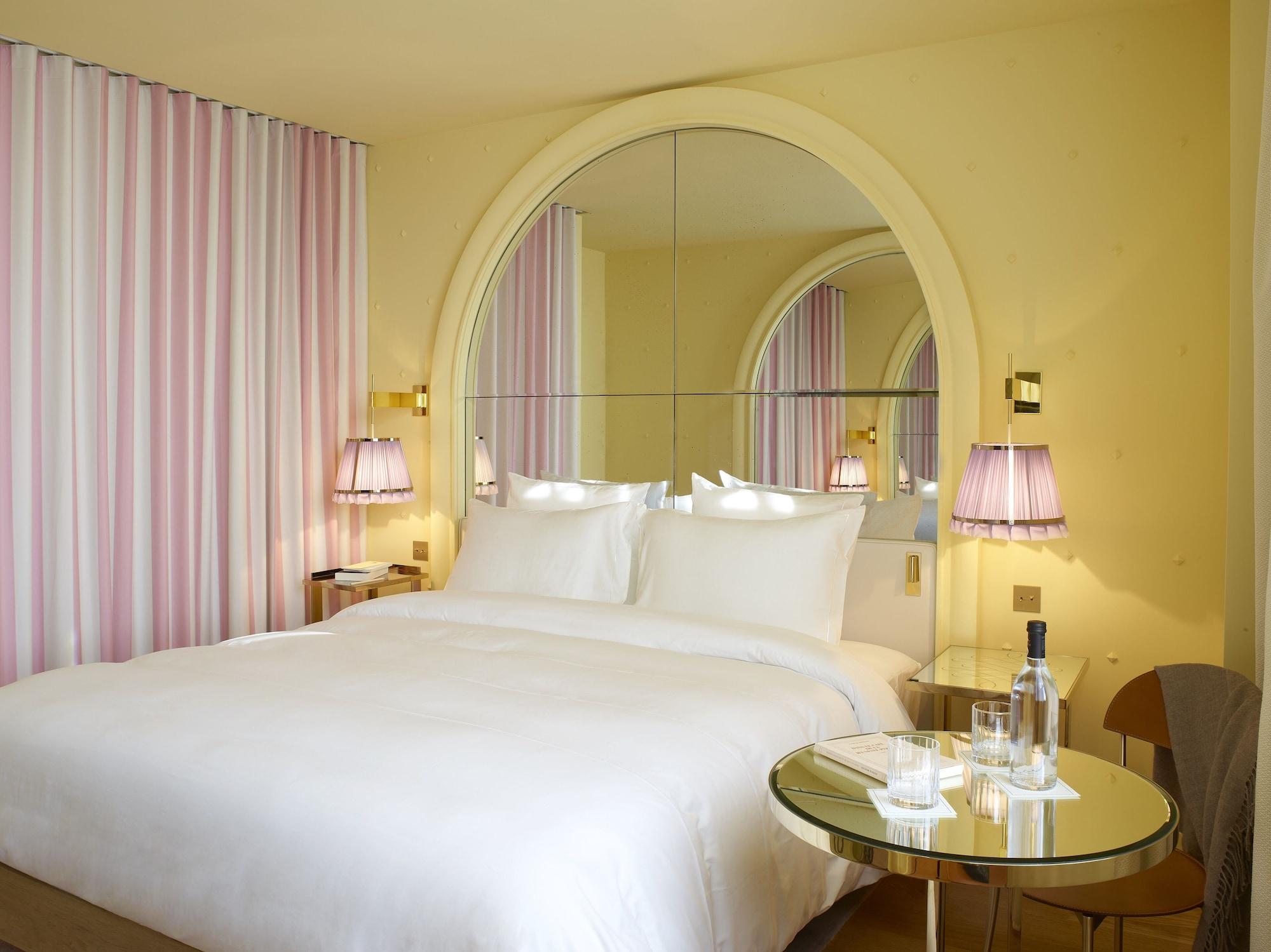 Hotel 9confidentiel 4*