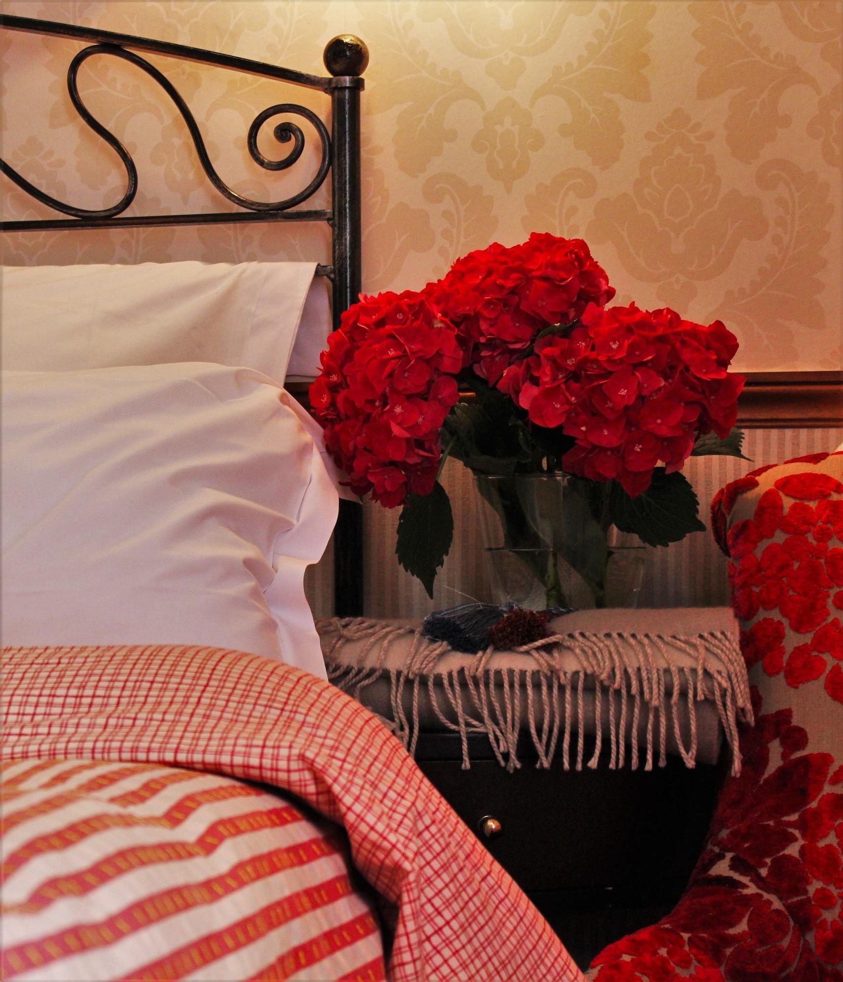 Le Relais Saint Sulpice Hotel 4*