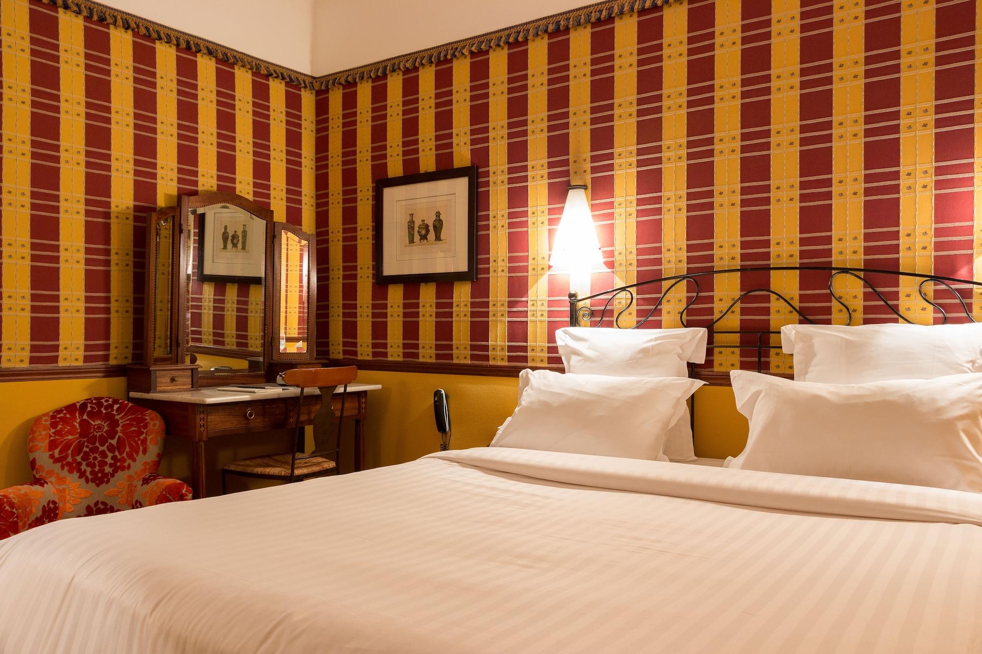 Le Relais Saint Sulpice Hotel 4*