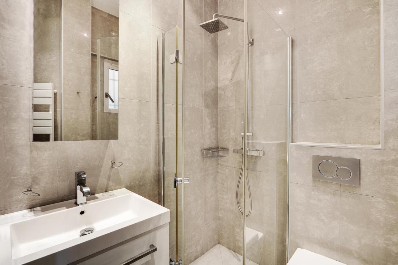 Pick A Flat's In Montaigne - Cour 1er * Paris