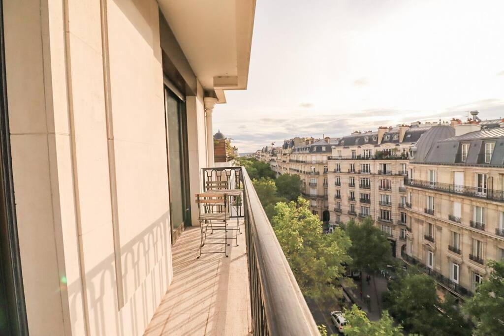Luxuriousflat#victorhugo#trocadero#vieweffeiltower * Paris