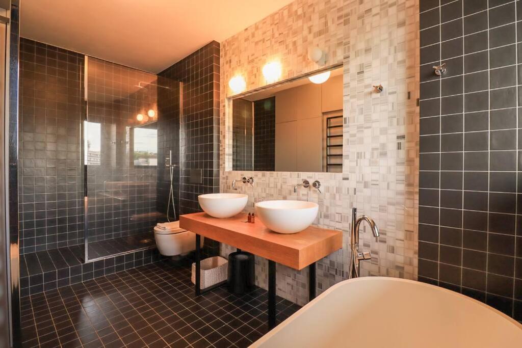 Luxuriousflat#victorhugo#trocadero#vieweffeiltower Paris