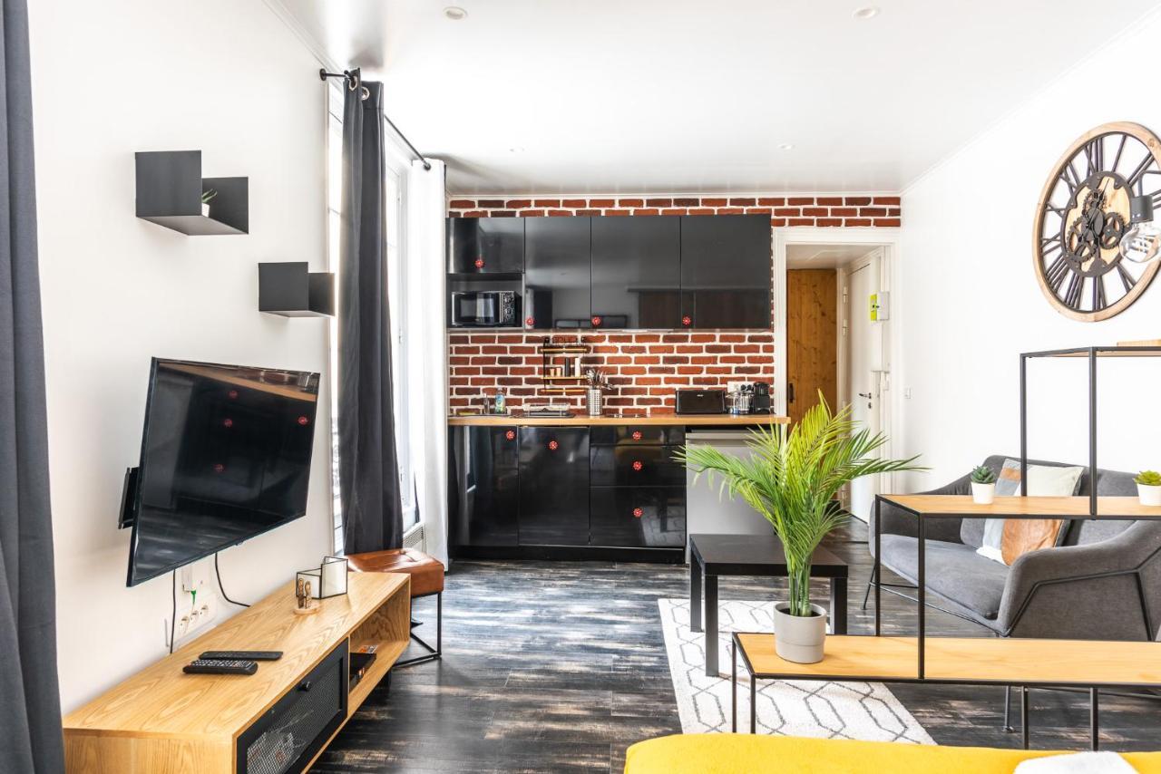 Apartment Design Near Metro And Eiffel Tower
