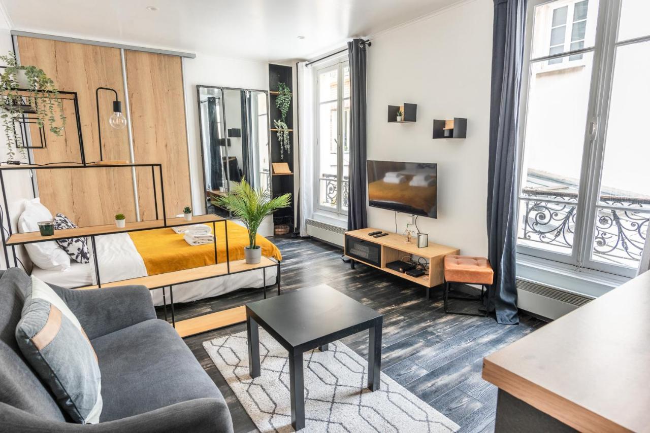 Apartment Design Near Metro And Eiffel Tower *